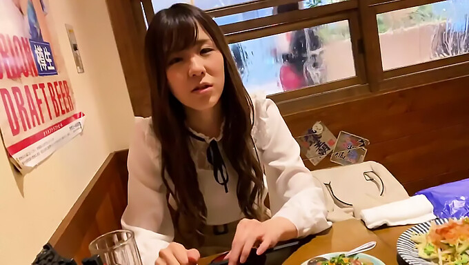 Asiatiske Hore Mashiro Opplever Intens Knulling Og Oralsex For Første Gang