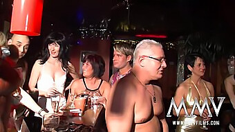 Eine Versaute Deutsche Swingerparty Mit Reifen Hausfrauen